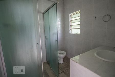 Banheiro de casa para alugar com 1 quarto, 60m² em Santa Rita, São Paulo