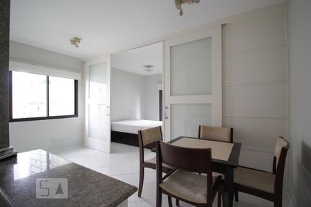 Sala de apartamento para alugar com 1 quarto, 30m² em Vila Nova Conceição, São Paulo