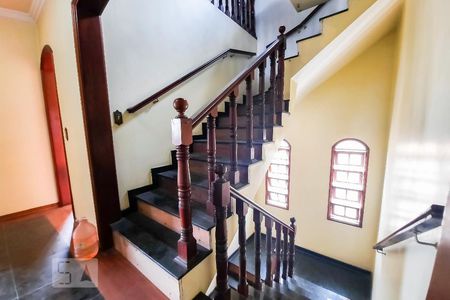 Casa à venda com 606m², 4 quartos e 6 vagasEscada