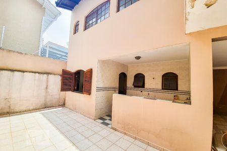 Casa à venda com 606m², 4 quartos e 6 vagasVaranda Fundos