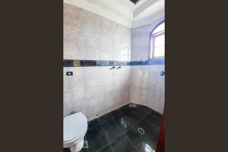 Casa à venda com 606m², 4 quartos e 6 vagasBanheiro da Suíte 2