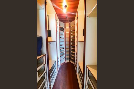 Casa à venda com 606m², 4 quartos e 6 vagasSuíte 1