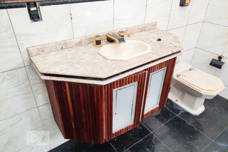 Casa à venda com 606m², 4 quartos e 6 vagasBanheiro da Suíte 1