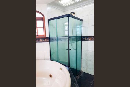 Casa à venda com 606m², 4 quartos e 6 vagasBanheiro da Suíte 1