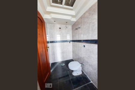 Casa à venda com 606m², 4 quartos e 6 vagasBanheiro da Suíte 2