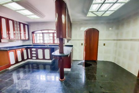 Casa à venda com 606m², 4 quartos e 6 vagasCozinha 