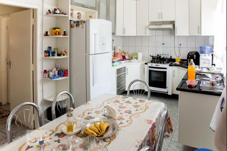 Casa à venda com 250m², 3 quartos e 4 vagas Casa à venda com 250m², 3 quartos e 4 vagasCozinha