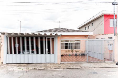 Casa à venda com 250m², 3 quartos e 4 vagas Casa à venda com 250m², 3 quartos e 4 vagasFachada