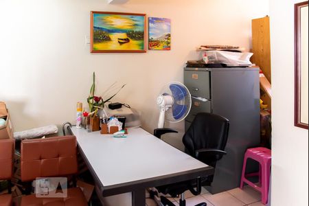 Casa à venda com 250m², 3 quartos e 4 vagas Casa à venda com 250m², 3 quartos e 4 vagasEscritório