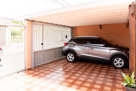 Casa à venda com 250m², 3 quartos e 4 vagas Casa à venda com 250m², 3 quartos e 4 vagasGaragem