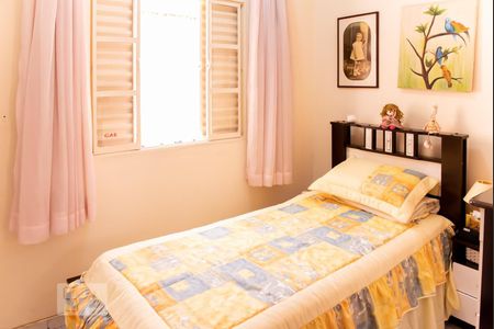 Casa à venda com 250m², 3 quartos e 4 vagas Casa à venda com 250m², 3 quartos e 4 vagasQuarto 2