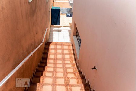 Casa à venda com 250m², 3 quartos e 4 vagas Casa à venda com 250m², 3 quartos e 4 vagasEscada