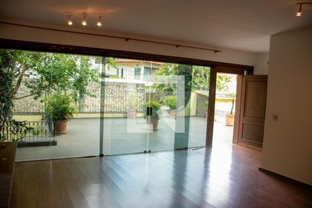 Sala de estar de casa à venda com 6 quartos, 500m² em Fazenda Morumbi, São Paulo