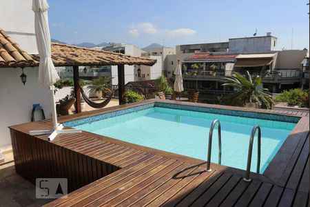 Apartamento à venda com 400m², 4 quartos e 2 vagas Apartamento à venda com 400m², 4 quartos e 2 vagasPiscina