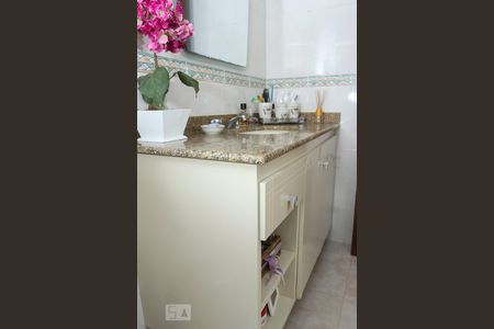 Apartamento à venda com 400m², 4 quartos e 2 vagas Apartamento à venda com 400m², 4 quartos e 2 vagasBanheiro da Suíte 1