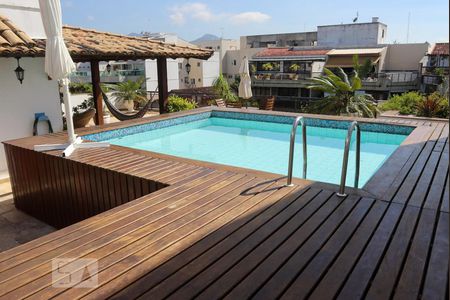 Apartamento à venda com 400m², 4 quartos e 2 vagas Apartamento à venda com 400m², 4 quartos e 2 vagasPiscina