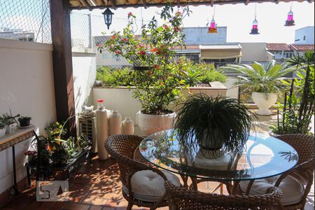 Apartamento à venda com 400m², 4 quartos e 2 vagas Apartamento à venda com 400m², 4 quartos e 2 vagasCobertura