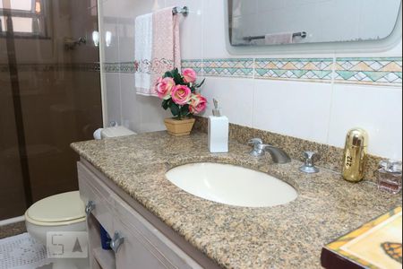 Apartamento à venda com 400m², 4 quartos e 2 vagas Apartamento à venda com 400m², 4 quartos e 2 vagasBanheiro