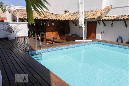 Apartamento à venda com 400m², 4 quartos e 2 vagas Apartamento à venda com 400m², 4 quartos e 2 vagasPiscina