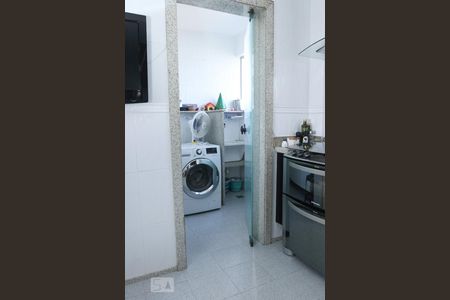 Apartamento à venda com 400m², 4 quartos e 2 vagas Apartamento à venda com 400m², 4 quartos e 2 vagasCozinha e Área de Serviço