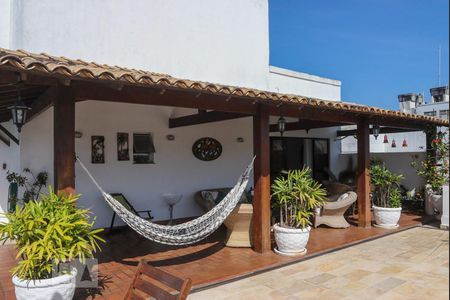 Apartamento à venda com 400m², 4 quartos e 2 vagas Apartamento à venda com 400m², 4 quartos e 2 vagasCobertura