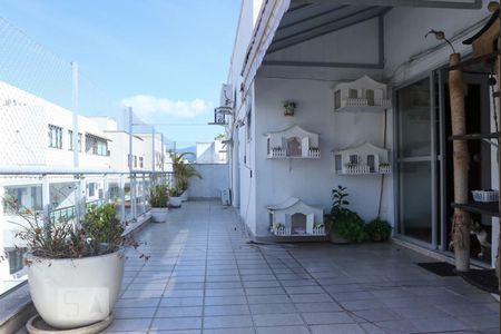 Apartamento à venda com 400m², 4 quartos e 2 vagas Apartamento à venda com 400m², 4 quartos e 2 vagasÁrea Externa