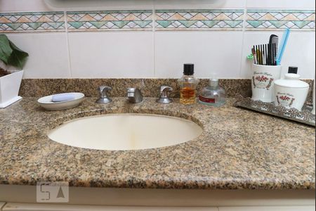 Apartamento à venda com 400m², 4 quartos e 2 vagas Apartamento à venda com 400m², 4 quartos e 2 vagasBanheiro da Suíte 1