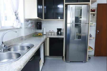 Apartamento à venda com 400m², 4 quartos e 2 vagas Apartamento à venda com 400m², 4 quartos e 2 vagasCozinha - Armários