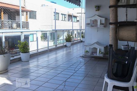 Apartamento à venda com 400m², 4 quartos e 2 vagas Apartamento à venda com 400m², 4 quartos e 2 vagasÁrea Externa