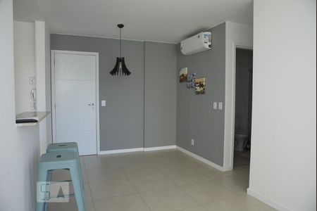 Sala de apartamento à venda com 2 quartos, 68m² em Tanque, Rio de Janeiro