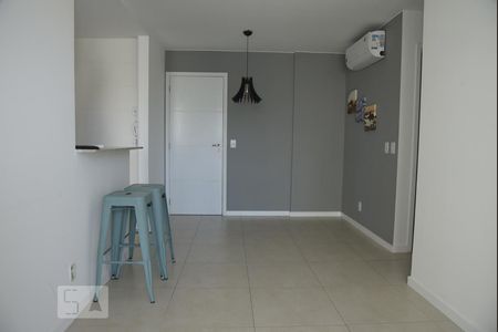 Sala de apartamento à venda com 2 quartos, 68m² em Tanque, Rio de Janeiro