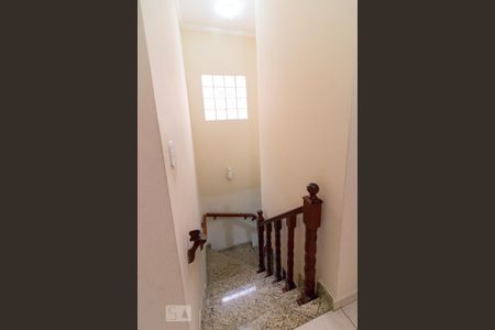 Casa à venda com 183m², 3 quartos e 2 vagasEscadas