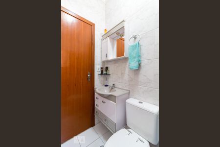 Casa à venda com 183m², 3 quartos e 2 vagasBanheiro social