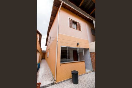 Casa à venda com 183m², 3 quartos e 2 vagasFachada da casa - fundos