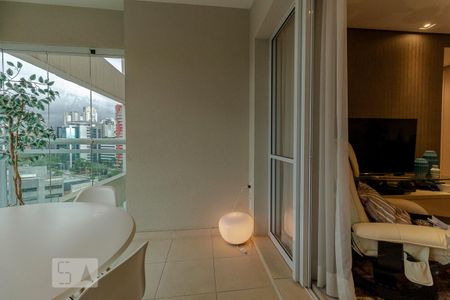 Apartamento à venda com 66m², 1 quarto e 1 vaga Apartamento à venda com 66m², 1 quarto e 1 vagaSacada