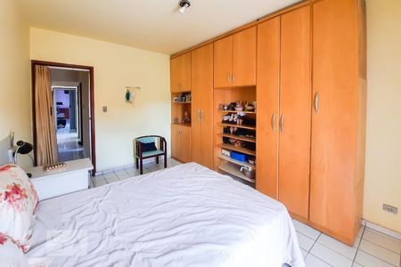 Casa à venda com 220m², 4 quartos e 2 vagas Casa à venda com 220m², 4 quartos e 2 vagasQuarto 4