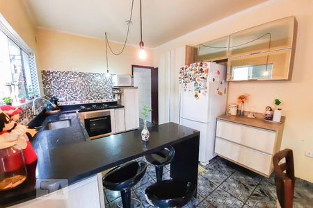 Casa à venda com 220m², 4 quartos e 2 vagas Casa à venda com 220m², 4 quartos e 2 vagasCozinha