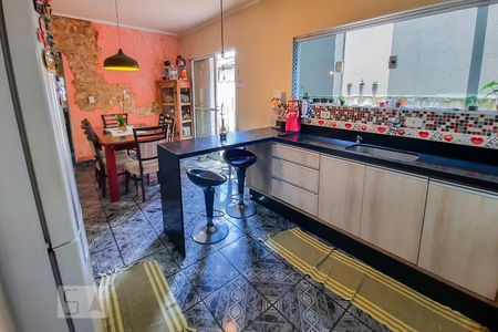 Casa à venda com 220m², 4 quartos e 2 vagas Casa à venda com 220m², 4 quartos e 2 vagasCozinha