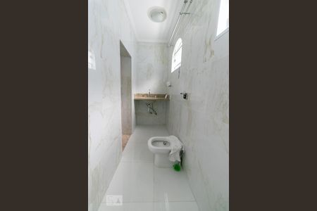 Casa para alugar com 310m², 3 quartos e 2 vagasBanheiro 2