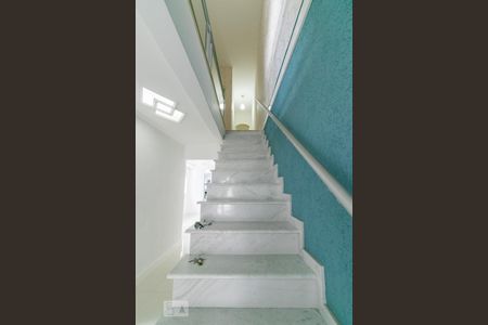 Casa para alugar com 310m², 3 quartos e 2 vagasEscada