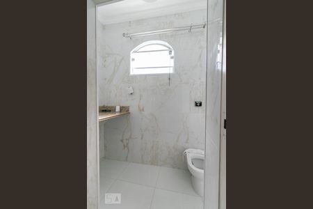 Casa para alugar com 310m², 3 quartos e 2 vagasBanheiro 2