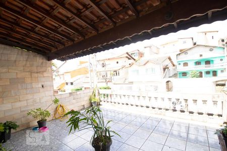 Casa à venda com 200m², 5 quartos e 2 vagas Casa à venda com 200m², 5 quartos e 2 vagasVaranda