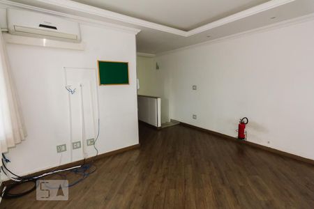 Casa à venda com 180m², 1 quarto e 2 vagasSala