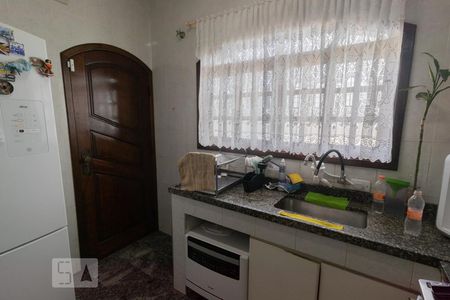 Casa à venda com 248m², 4 quartos e 6 vagas Casa à venda com 248m², 4 quartos e 6 vagasCozinha