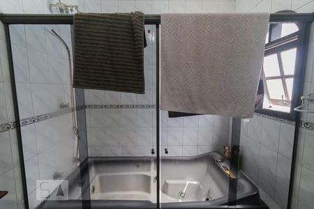 Casa à venda com 248m², 4 quartos e 6 vagas Casa à venda com 248m², 4 quartos e 6 vagasBanheiro da Suíte