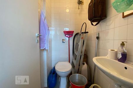 Apartamento à venda com 160m², 4 quartos e 3 vagas Apartamento à venda com 160m², 4 quartos e 3 vagasBanheiro de Serviço