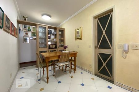 Apartamento à venda com 160m², 4 quartos e 3 vagas Apartamento à venda com 160m², 4 quartos e 3 vagasCopa