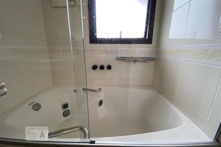 Apartamento à venda com 160m², 4 quartos e 3 vagas Apartamento à venda com 160m², 4 quartos e 3 vagasBanheira