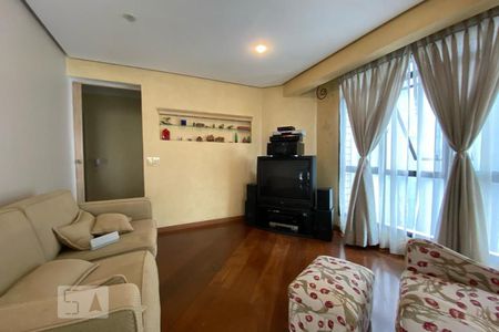 Apartamento à venda com 160m², 4 quartos e 3 vagas Apartamento à venda com 160m², 4 quartos e 3 vagasSala de TV