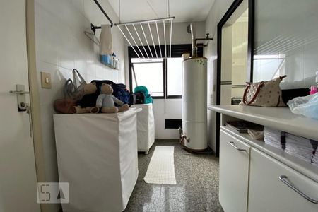 Apartamento à venda com 160m², 4 quartos e 3 vagas Apartamento à venda com 160m², 4 quartos e 3 vagasÁrea de Serviço